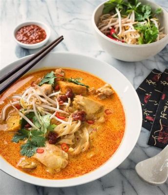  Laksa Johor:  A Symphony of Spicy Coconut Broth and Springy Noodles, Guaranteed to Awaken Your Taste Buds!