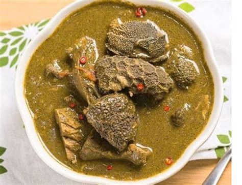  Miyan Kuka! A Spicy, Flavorful Nigerian Stew Made With Powdered Leaf Extract and Meat