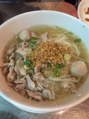  เยี่ยร่าหลิว : ก๋วยเตี๋ยวหมูสับแสนอร่อยในน้ำซุปหอมมัน